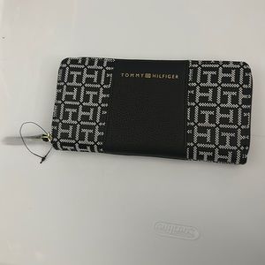 Tommy Hilfiger Logo Purse Wallet